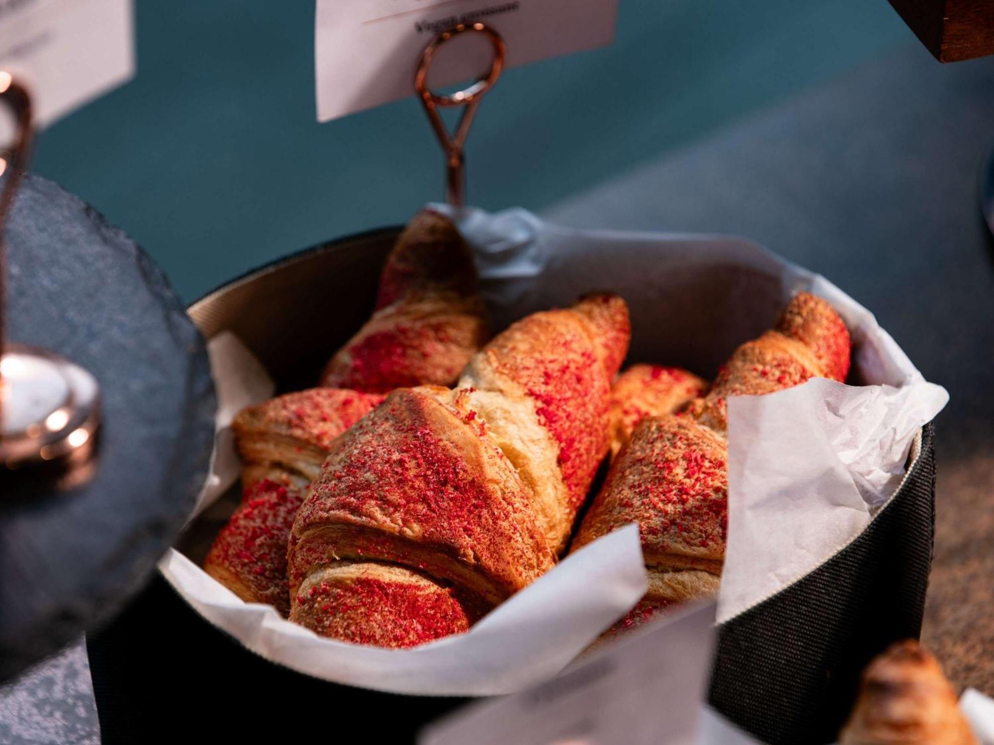 Minaro Hotel Tokaj - Mgallery Collection (Adults Only) Exterior foto Croissants