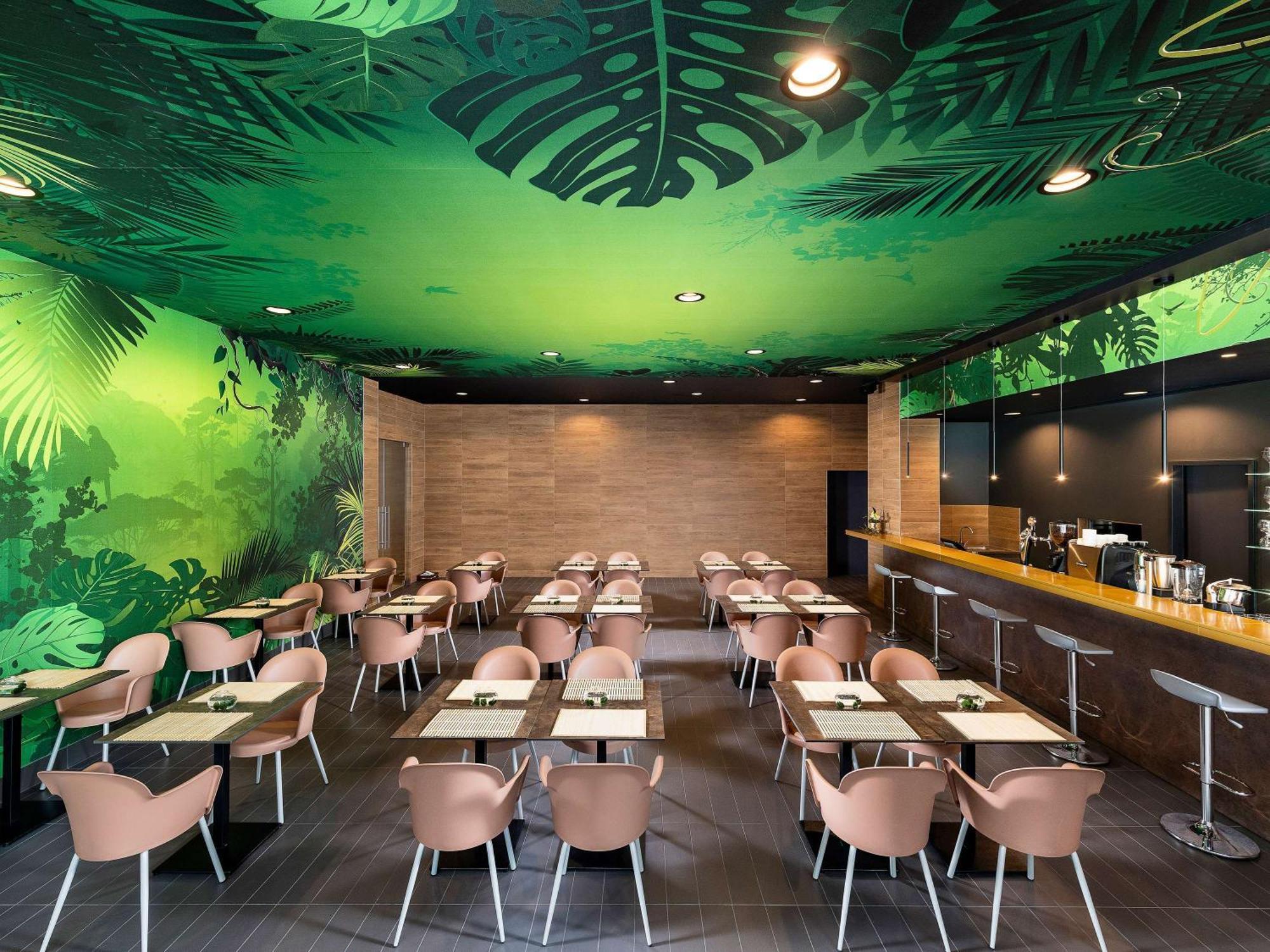 Minaro Hotel Tokaj - Mgallery Collection (Adults Only) Exterior foto Interior of a restaurant in Madrid, Spain